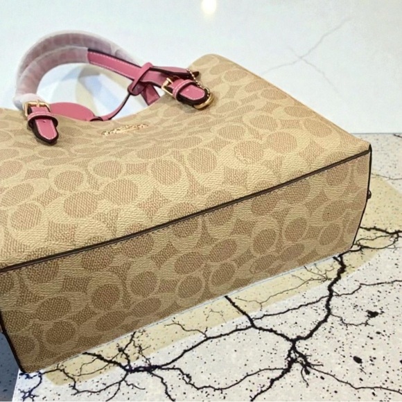 ✨Coach Pink Signature Canvas Crossbody Tote - Picture 6 of 9